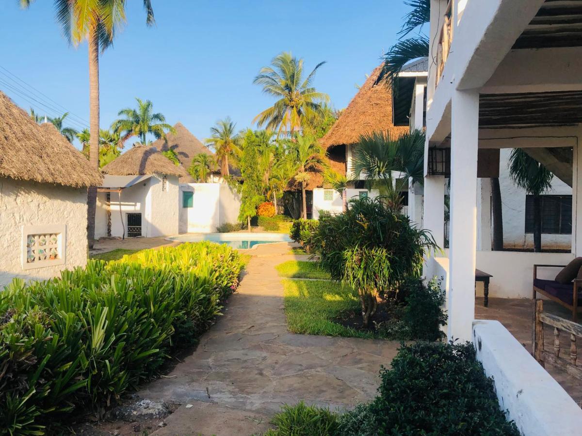Miwa Holiday Resort Diani Beach Exteriör bild